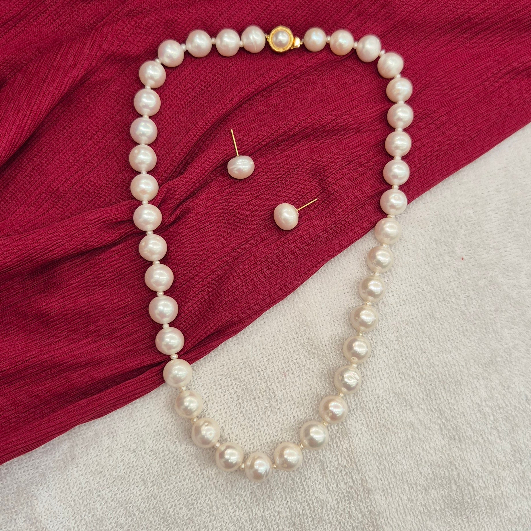 Exclusive Statment Pearls Necklace