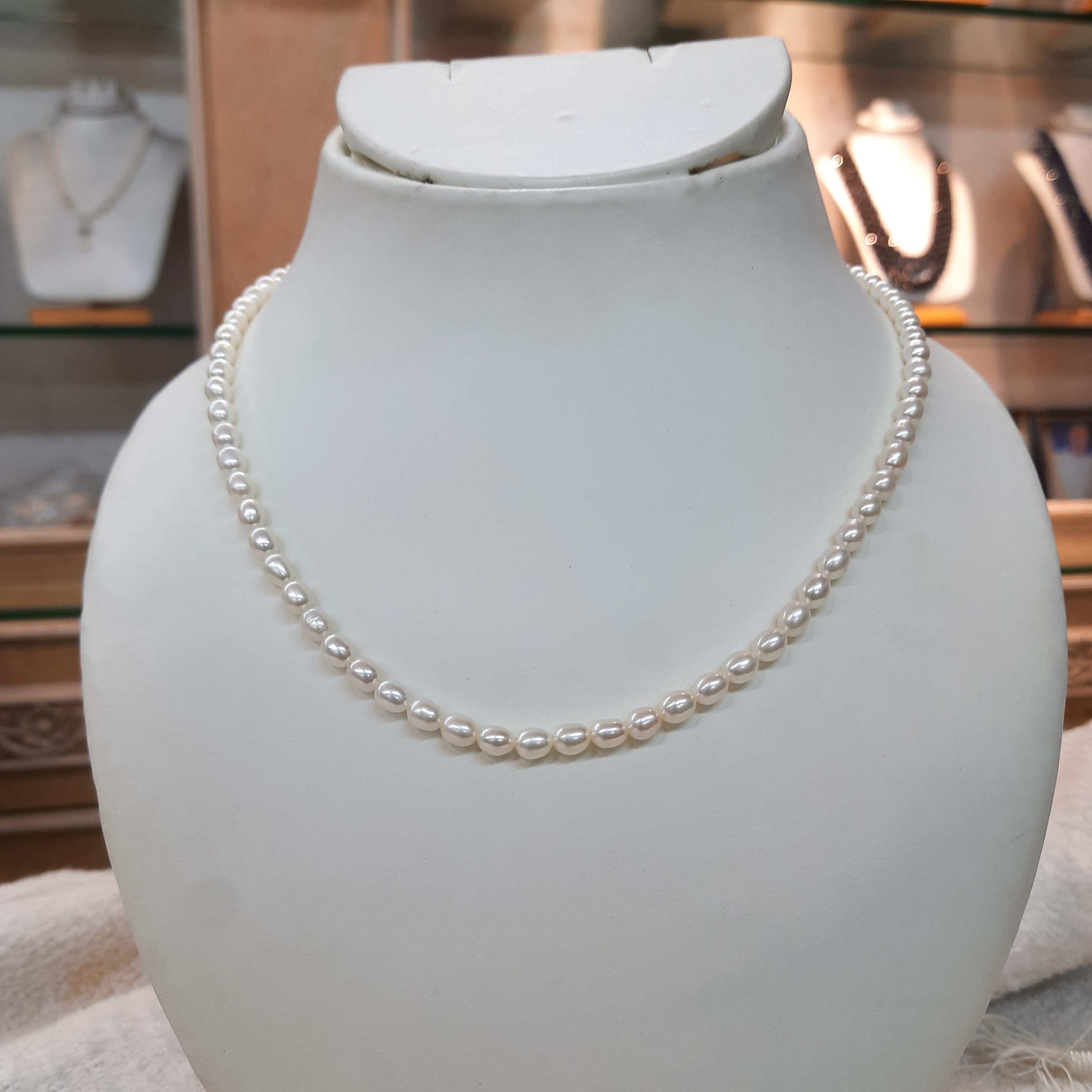 Oval pearls Single Layer