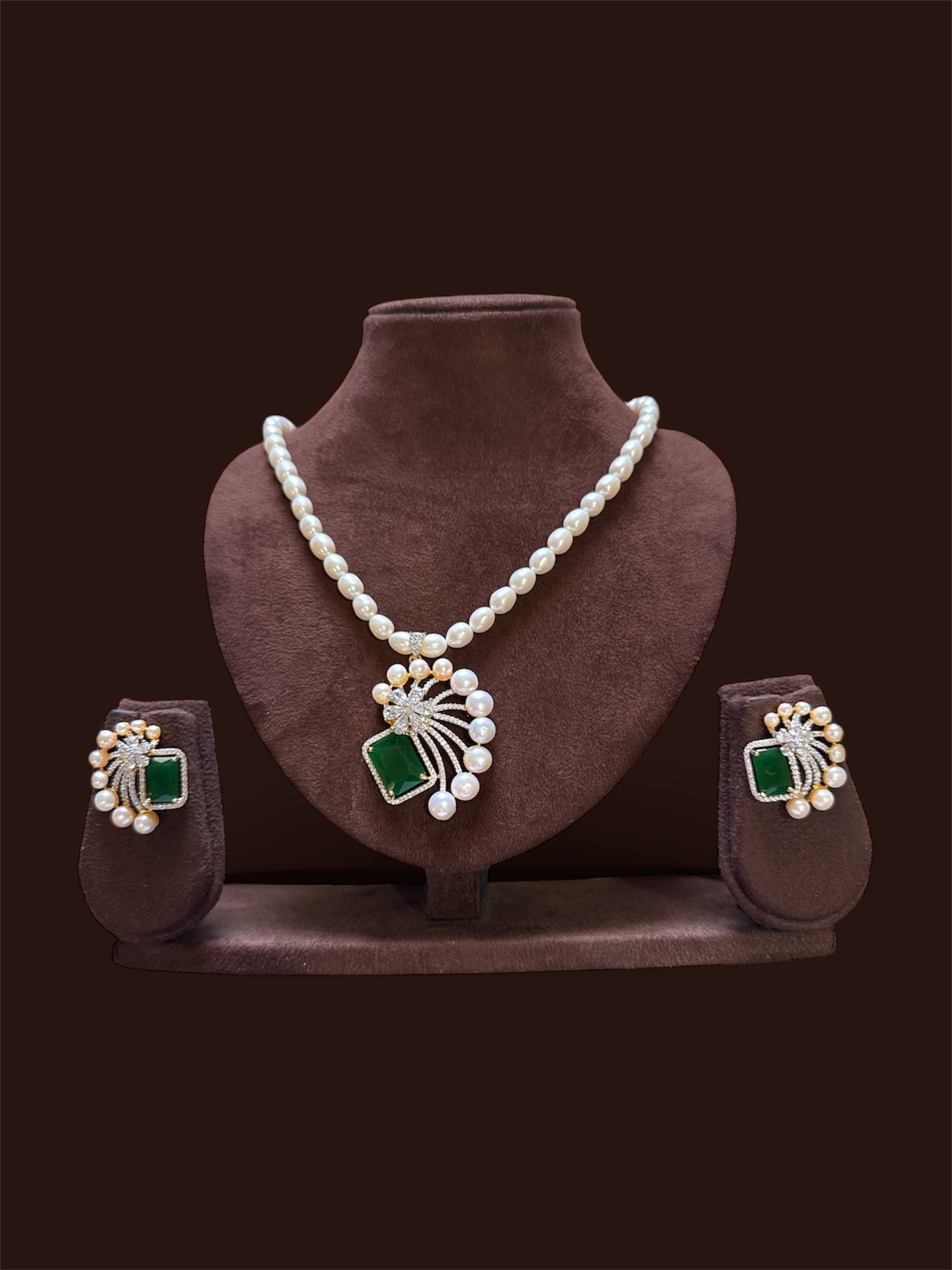 Unique Pearls Set Green