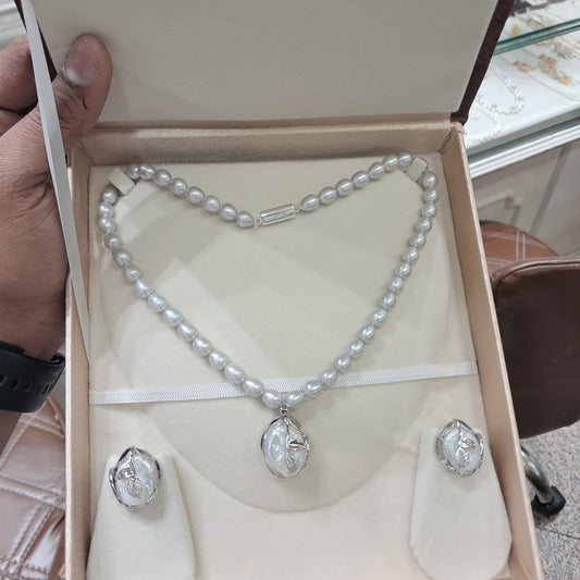 Barque Locket With Grey Pearls Set