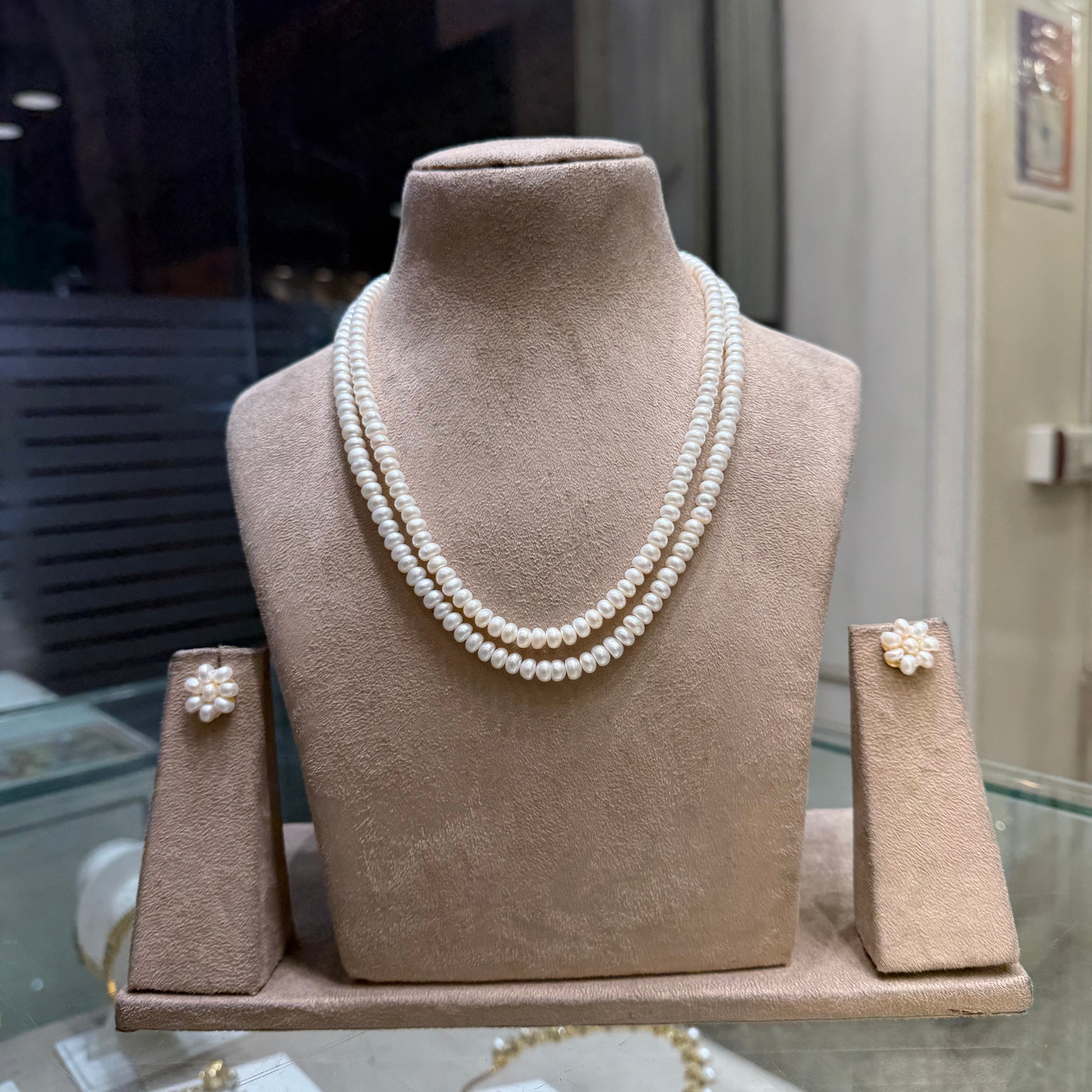 Royal - 2 layer Corn white pearls With Flower Studs