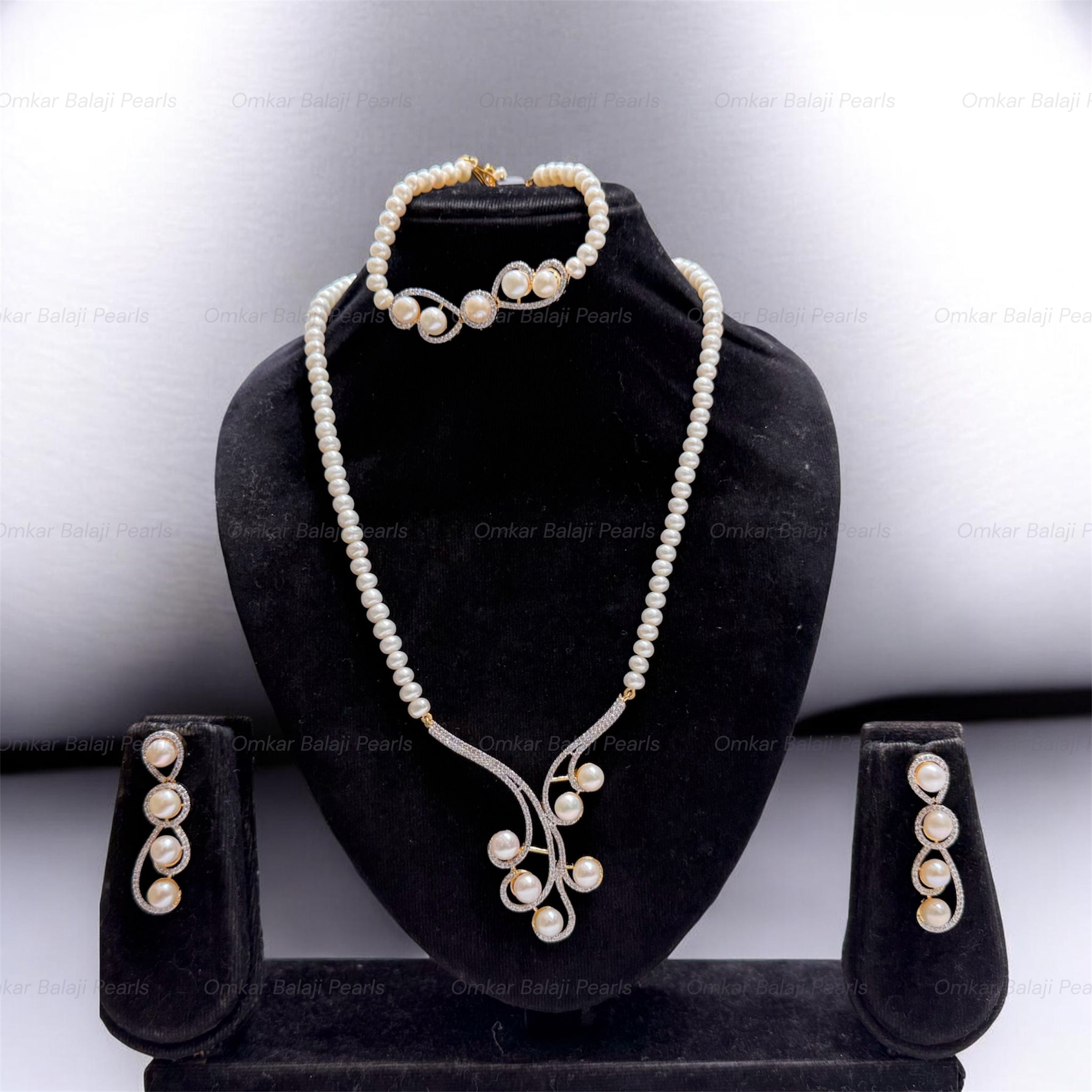 Exclusive Single Layer Pearls Set With Bracelet