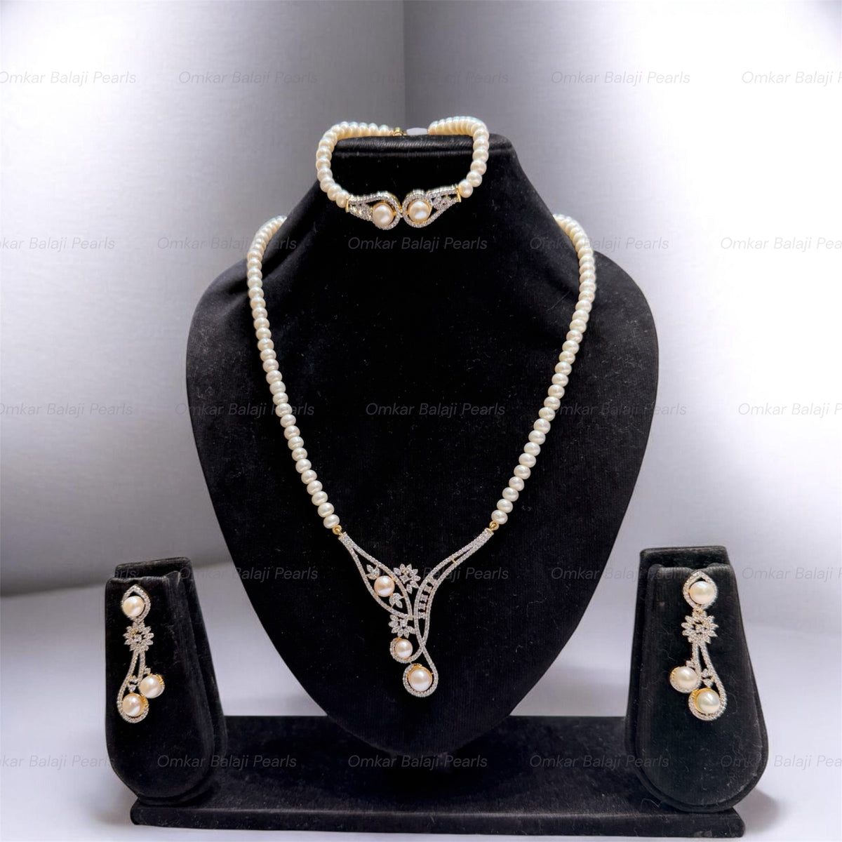 Exclusive Single Layer Pearls Set With Bracelet