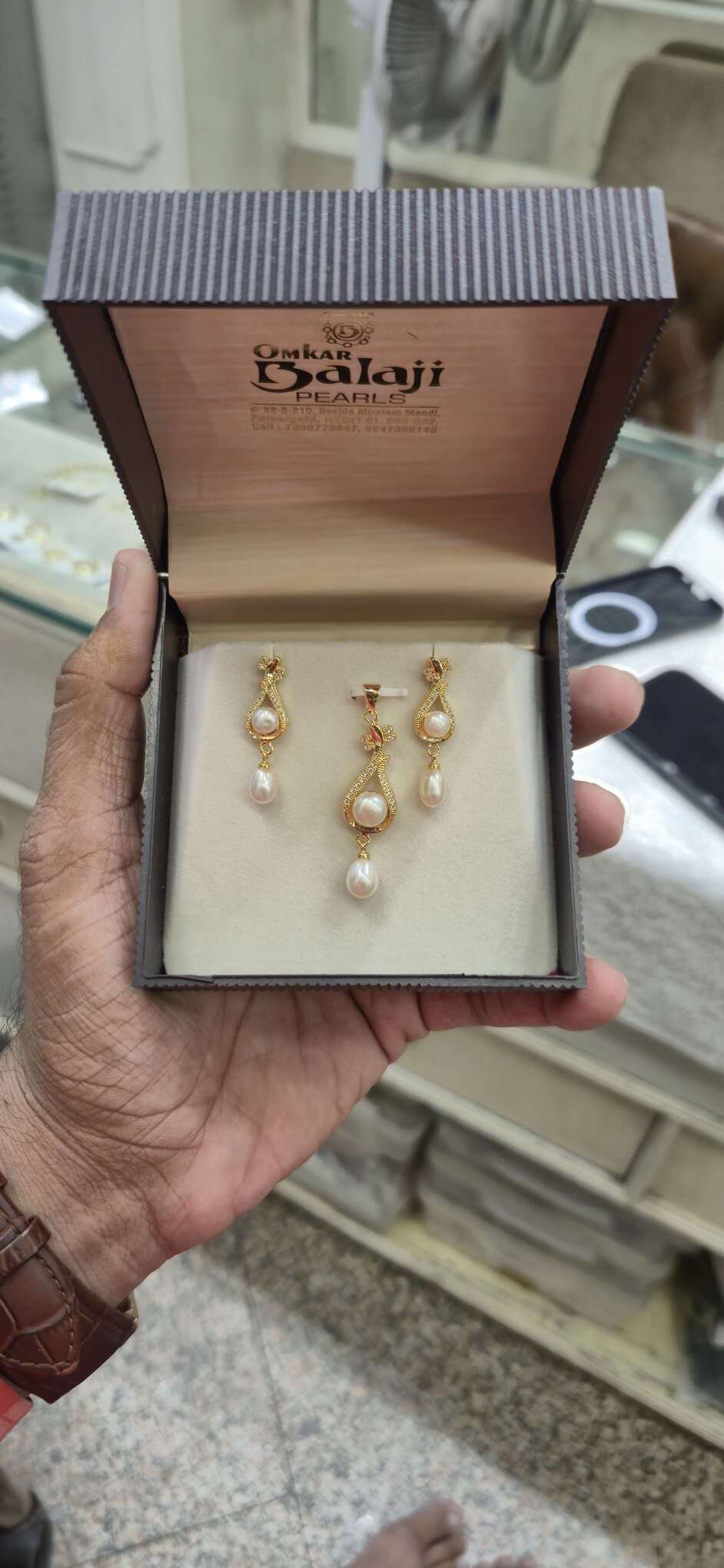 Locket Set Gold finish