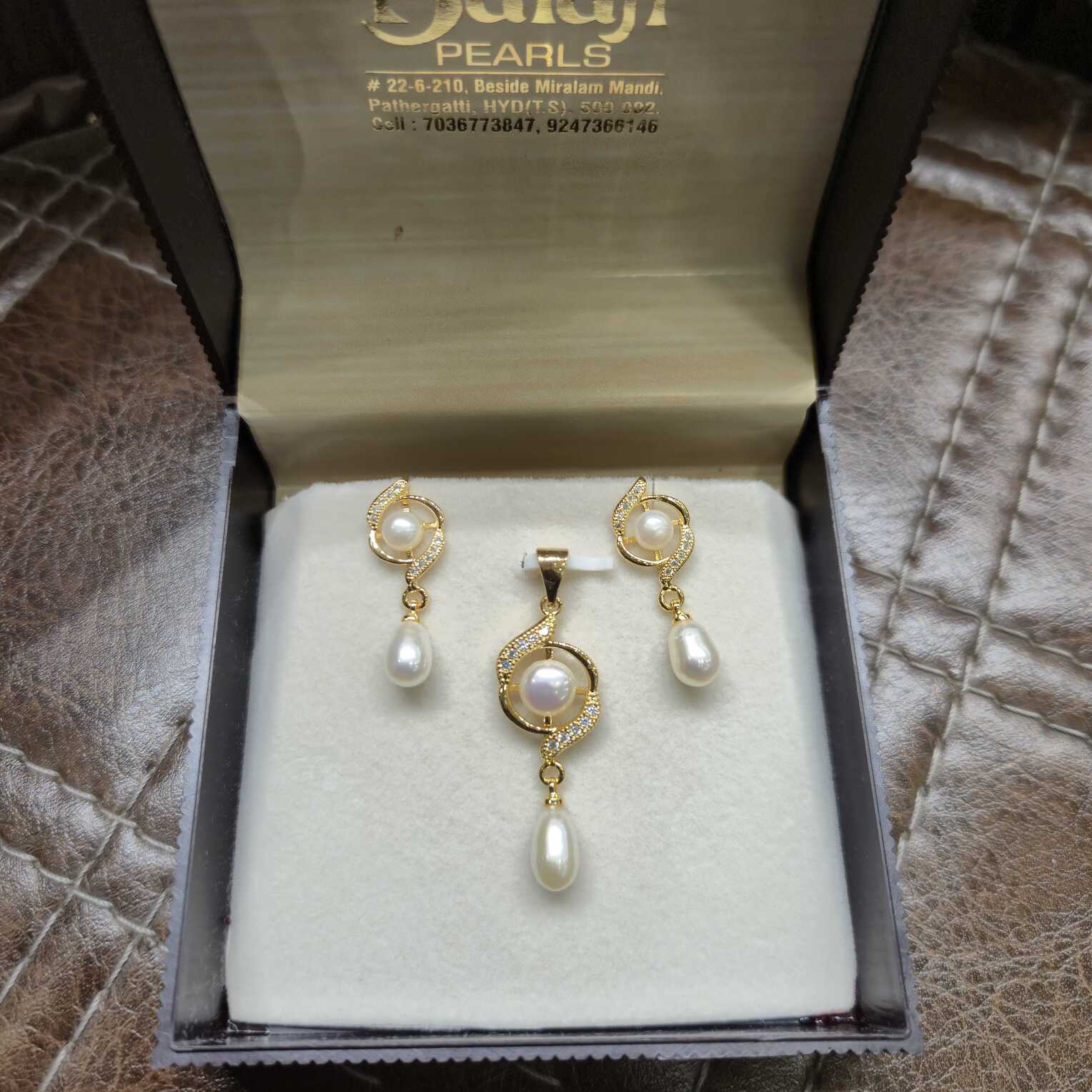 Locket Set Gold finish