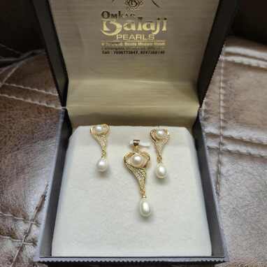 Elegant Locket Set Of Real Pearls