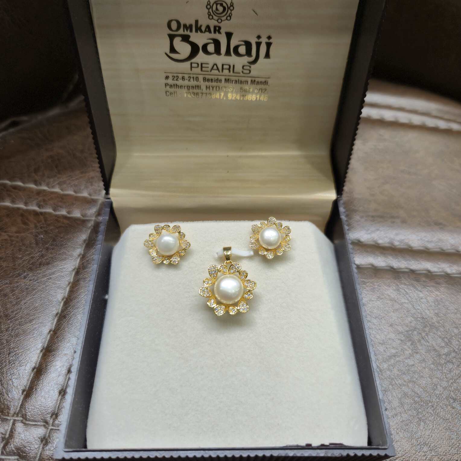 Elegant Locket Set Of Real Pearls