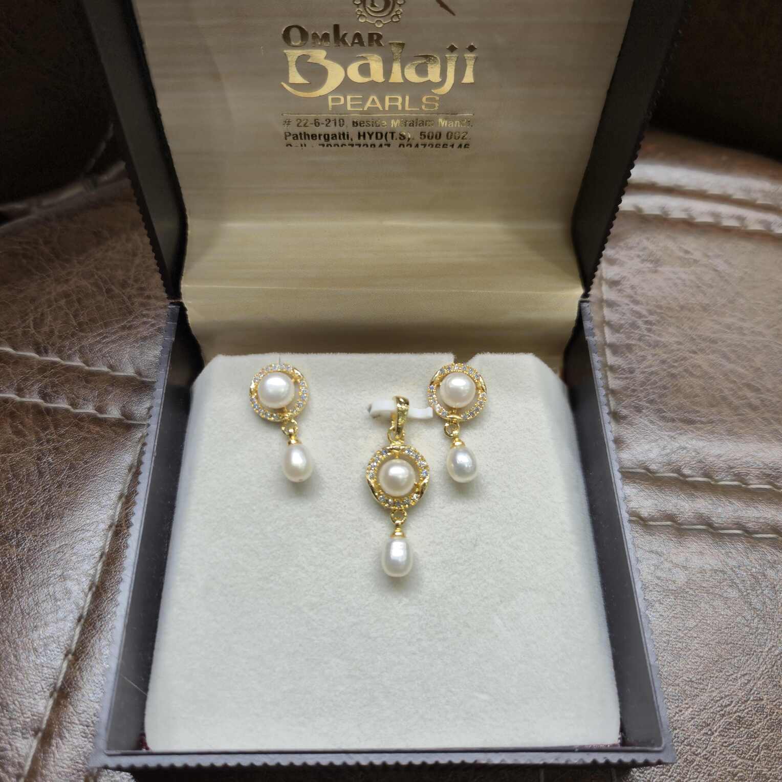 Elegant Locket Set Of Real Pearls