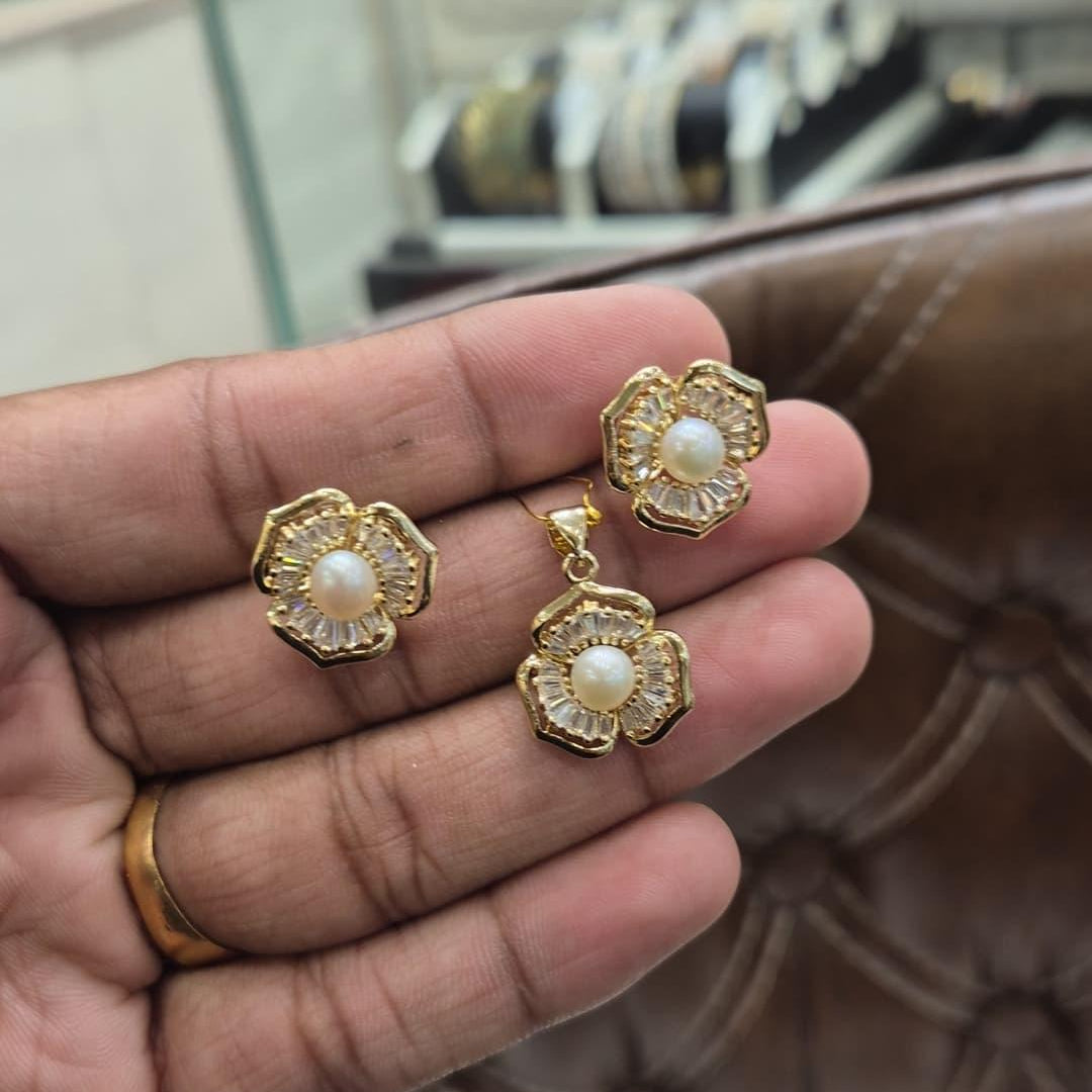 Locket Set Gold finish