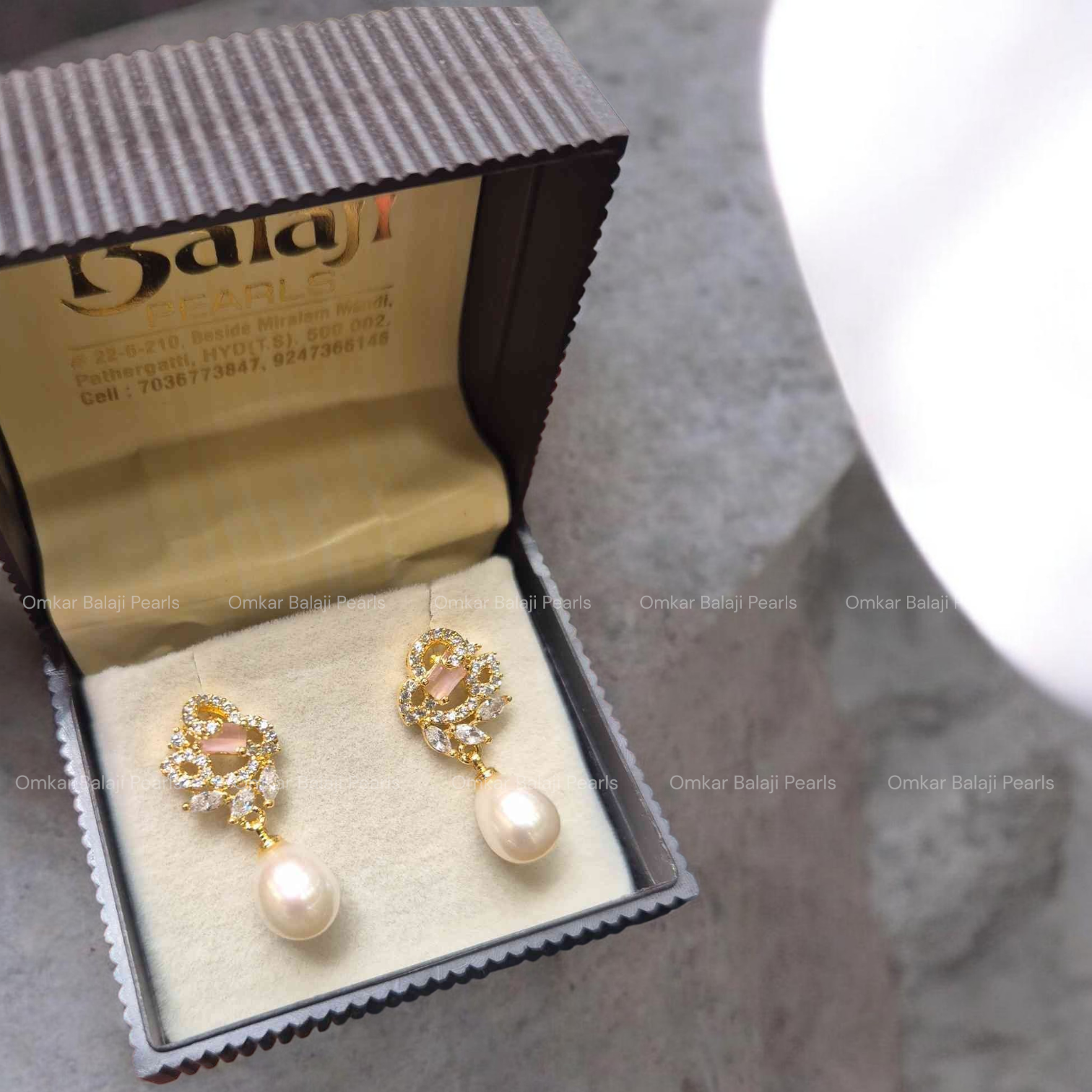 Pearls Earrings with Stone