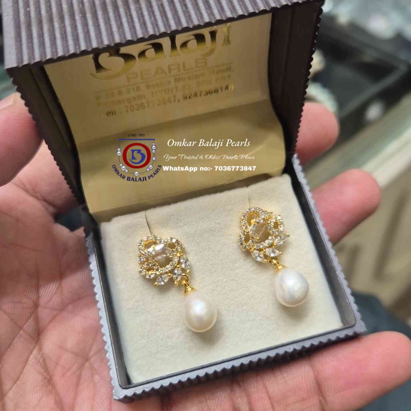 Pearls Earrings with Stone
