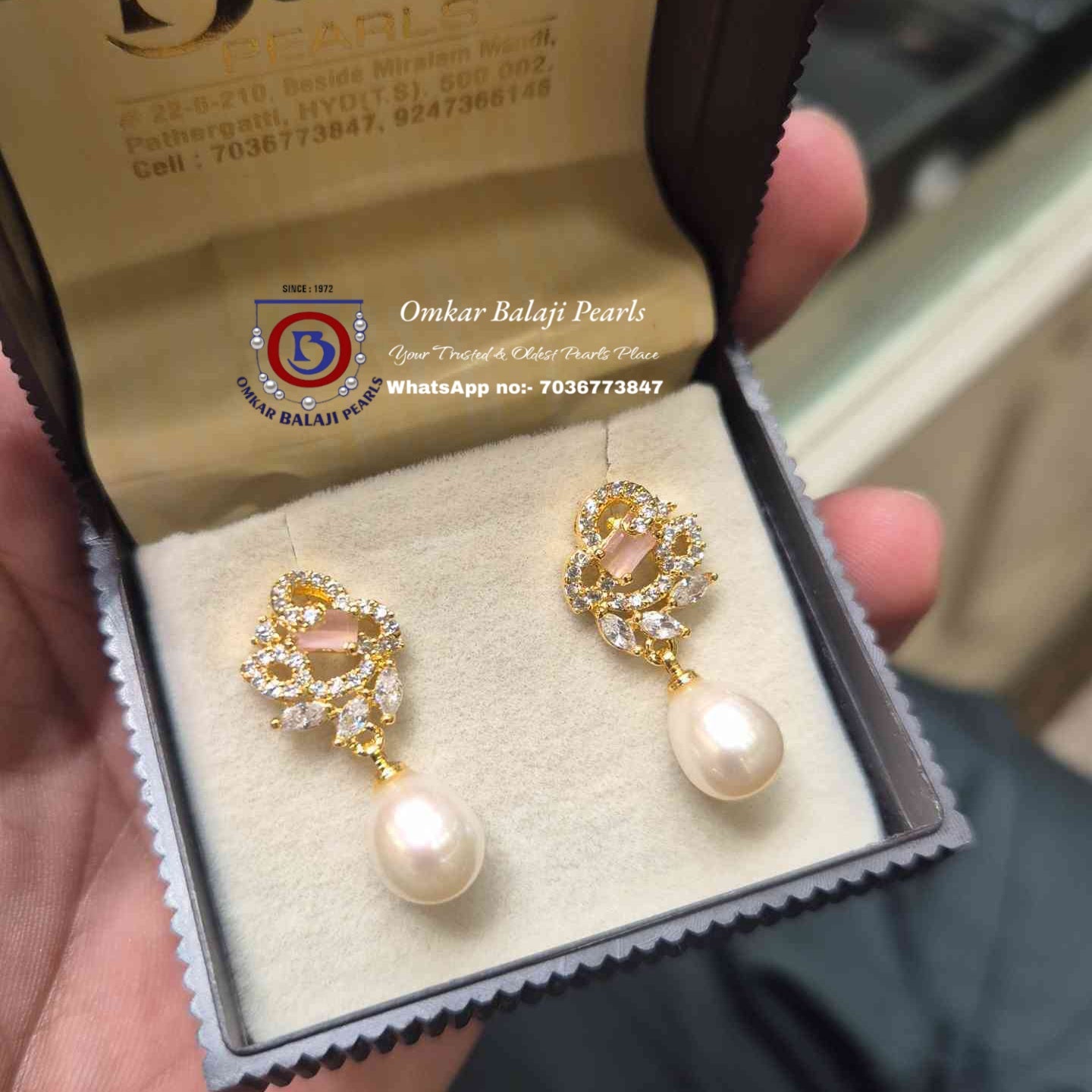 Pearls Earrings with Stone