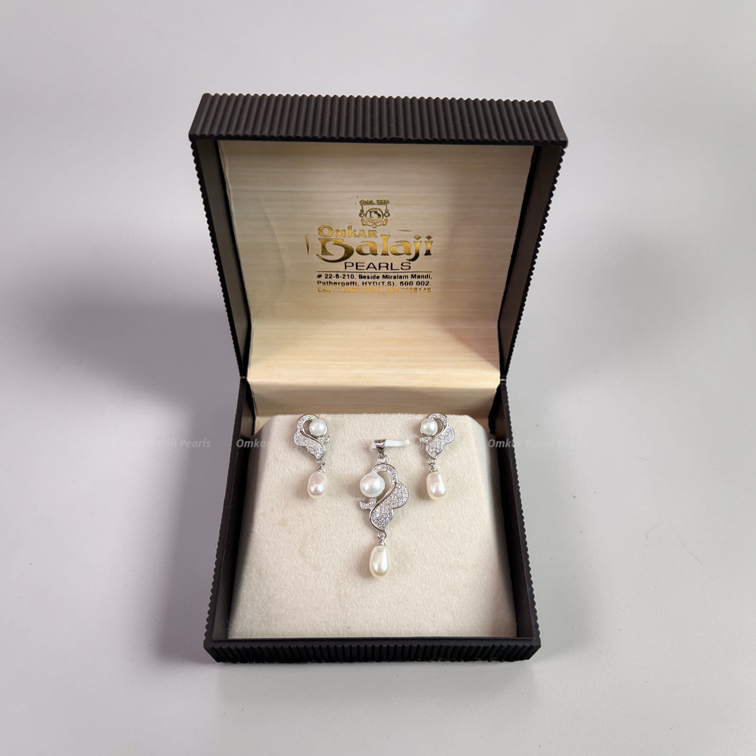 Silver Finish Locket & earrings