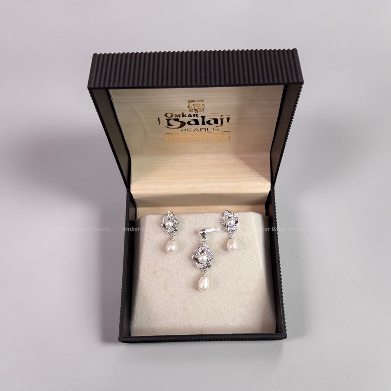 Silver Finish Locket & earrings