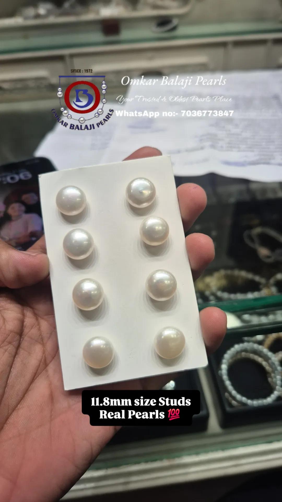 1 pair of 11.8mm studs